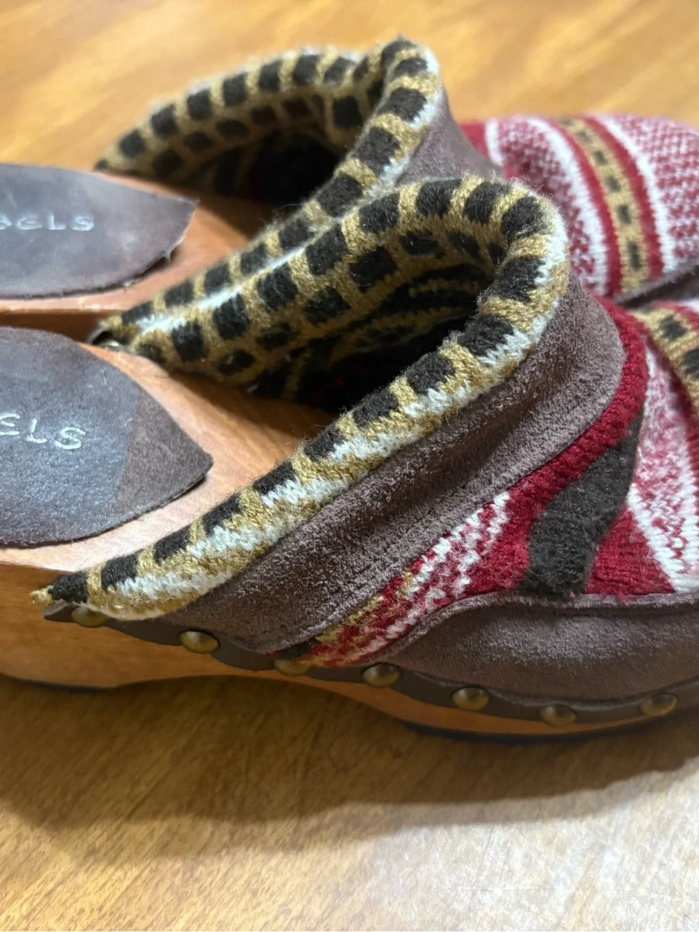 Women’s rebels red sweater pattern clogs size 6